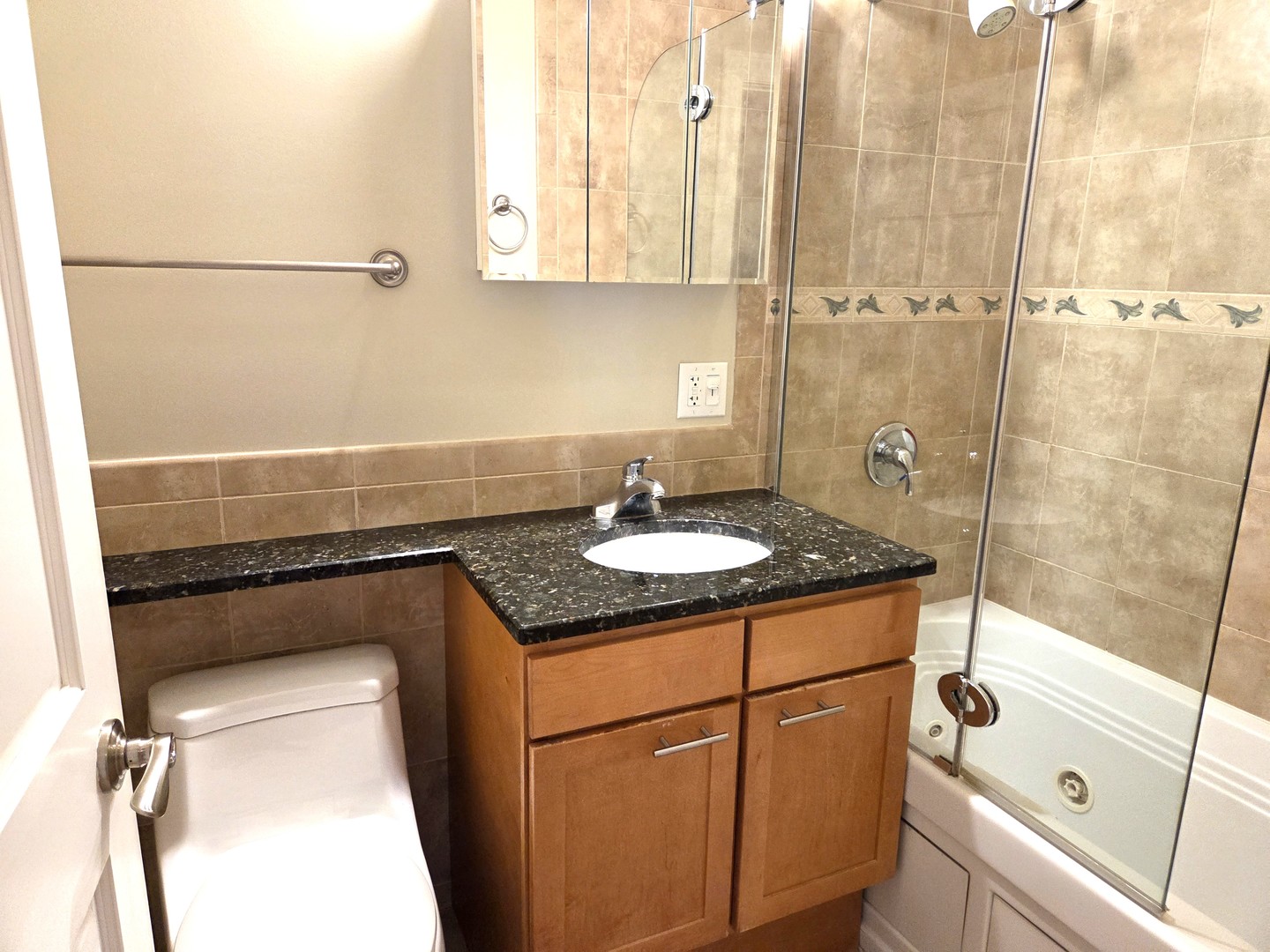 6501 N Bosworth Avenue Unit: 3C