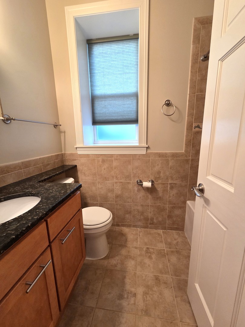 6501 N Bosworth Avenue Unit: 3C