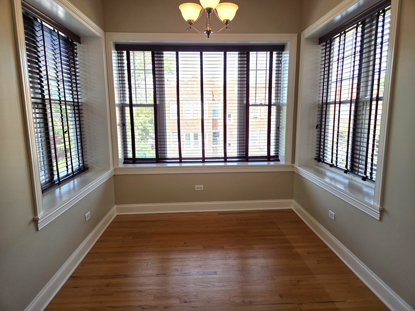6501 N Bosworth Avenue Unit: 3C