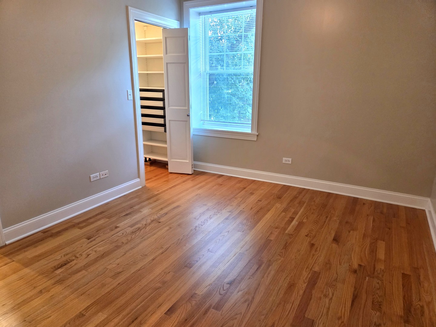6501 N Bosworth Avenue Unit: 3C