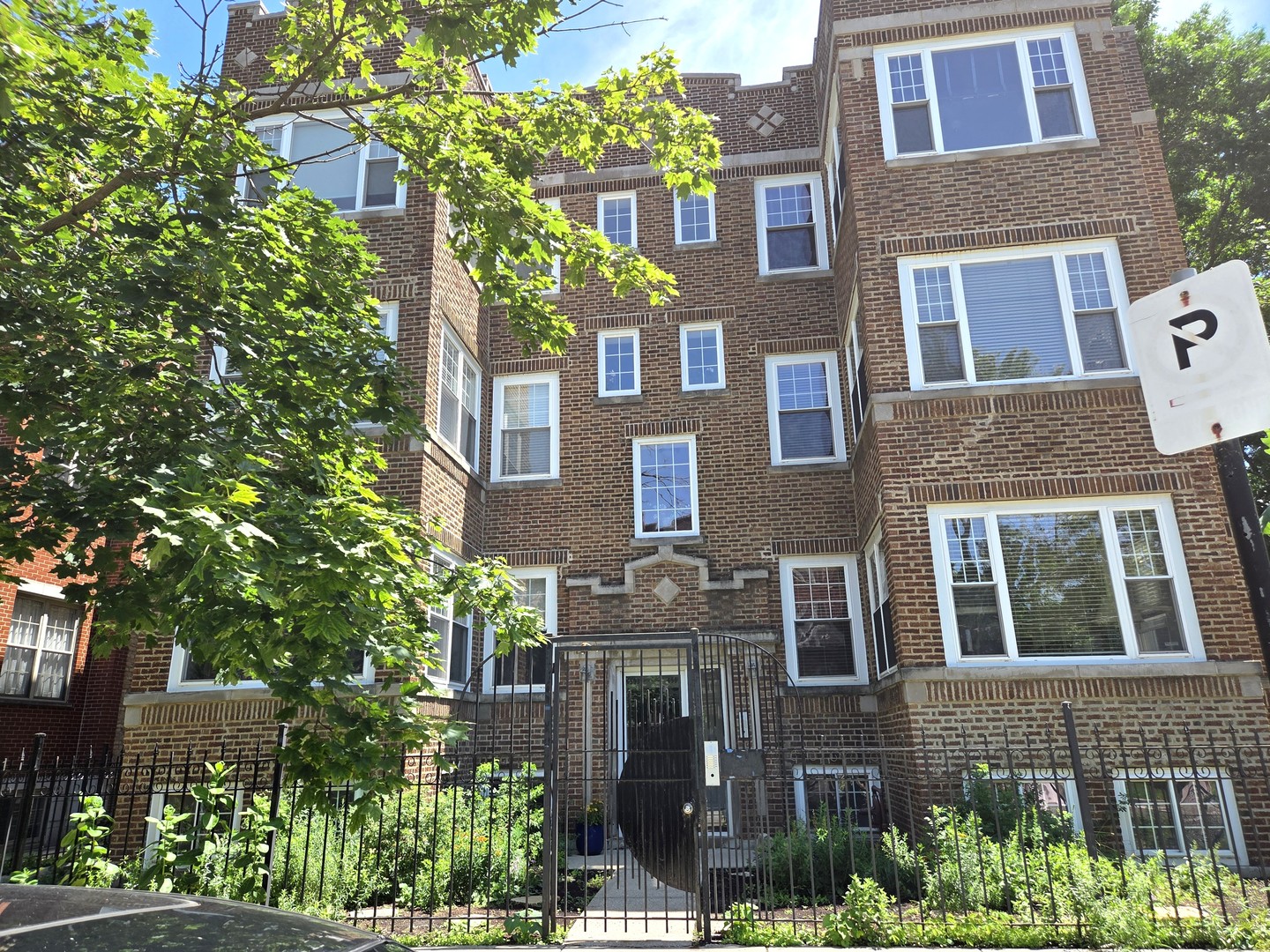 6501 N Bosworth Avenue Unit: 3C