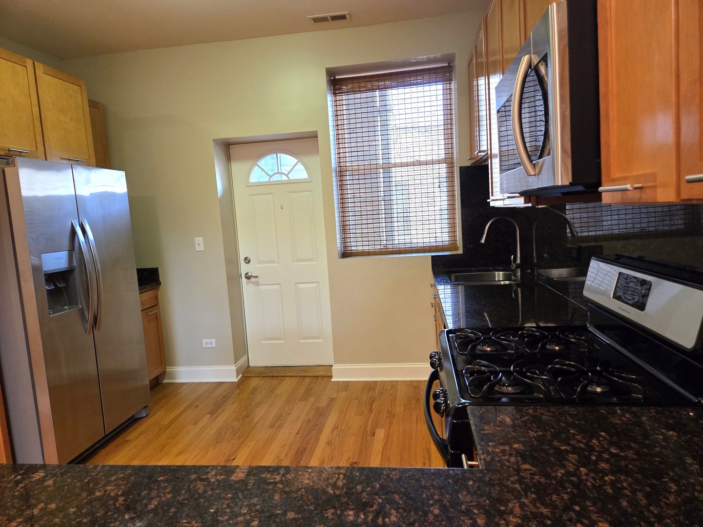 6501 N Bosworth Avenue Unit: 3C