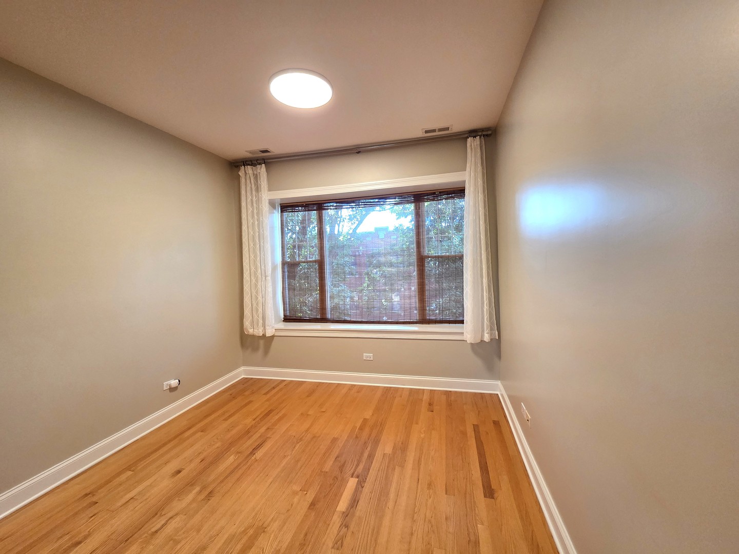 6501 N Bosworth Avenue Unit: 3C