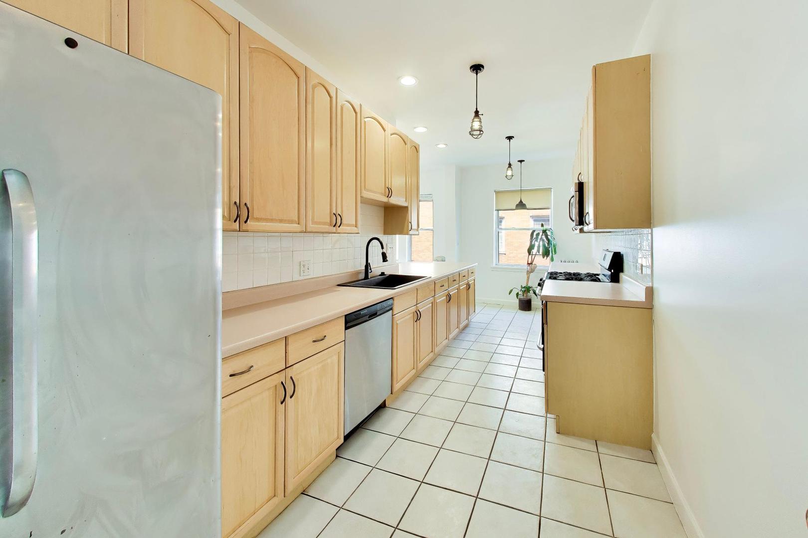 4419 N Whipple Street Unit: 2B