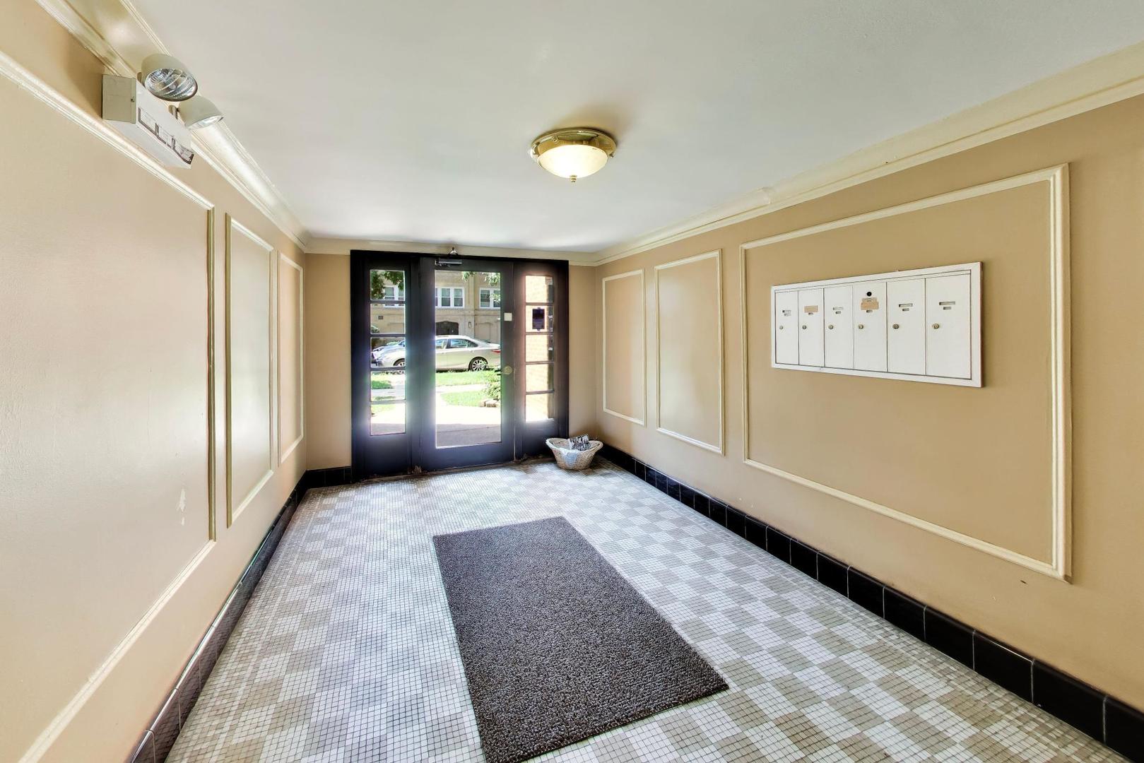 4419 N Whipple Street Unit: 2B