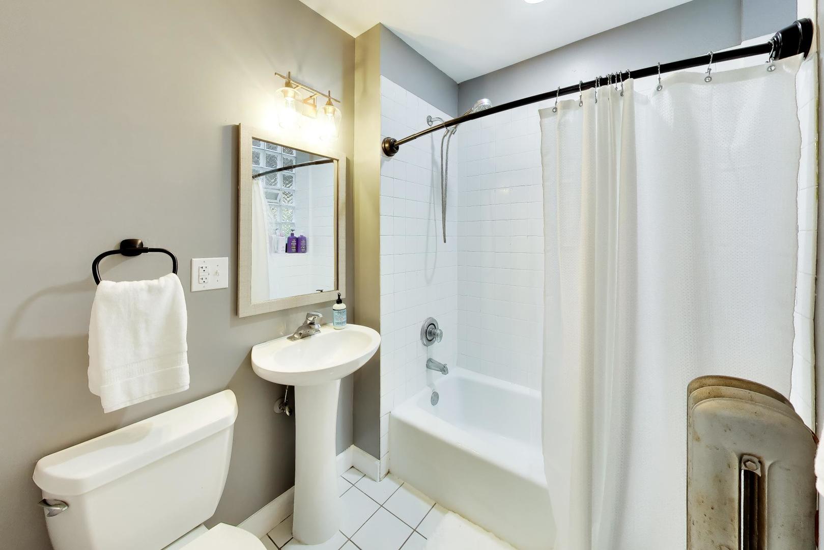 4419 N Whipple Street Unit: 2B