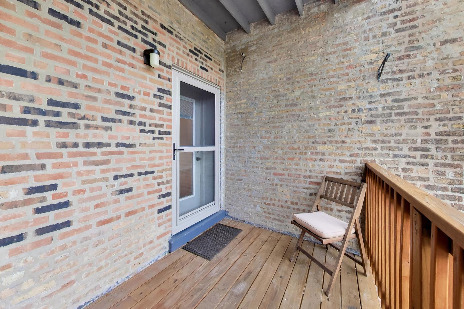 4253 N Mozart Street Unit: 3N