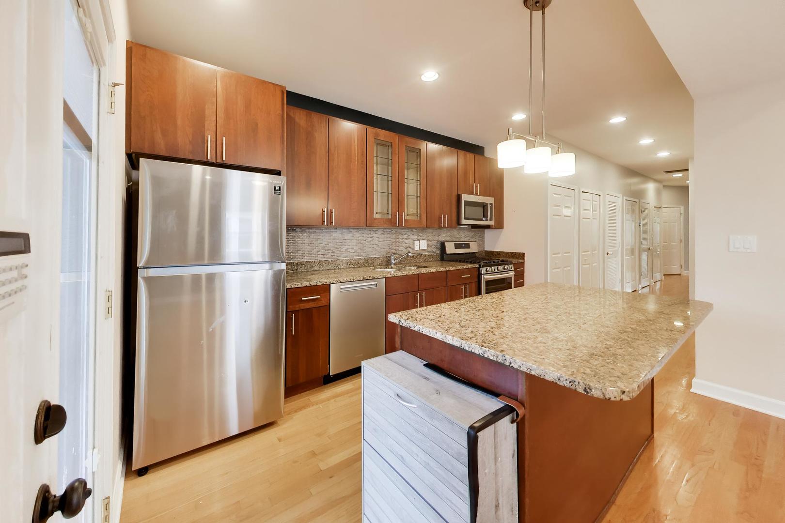 4253 N Mozart Street Unit: 3N