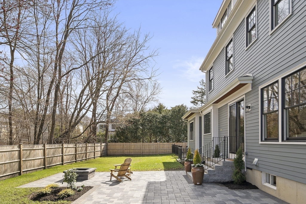 8 Sharpe Rd