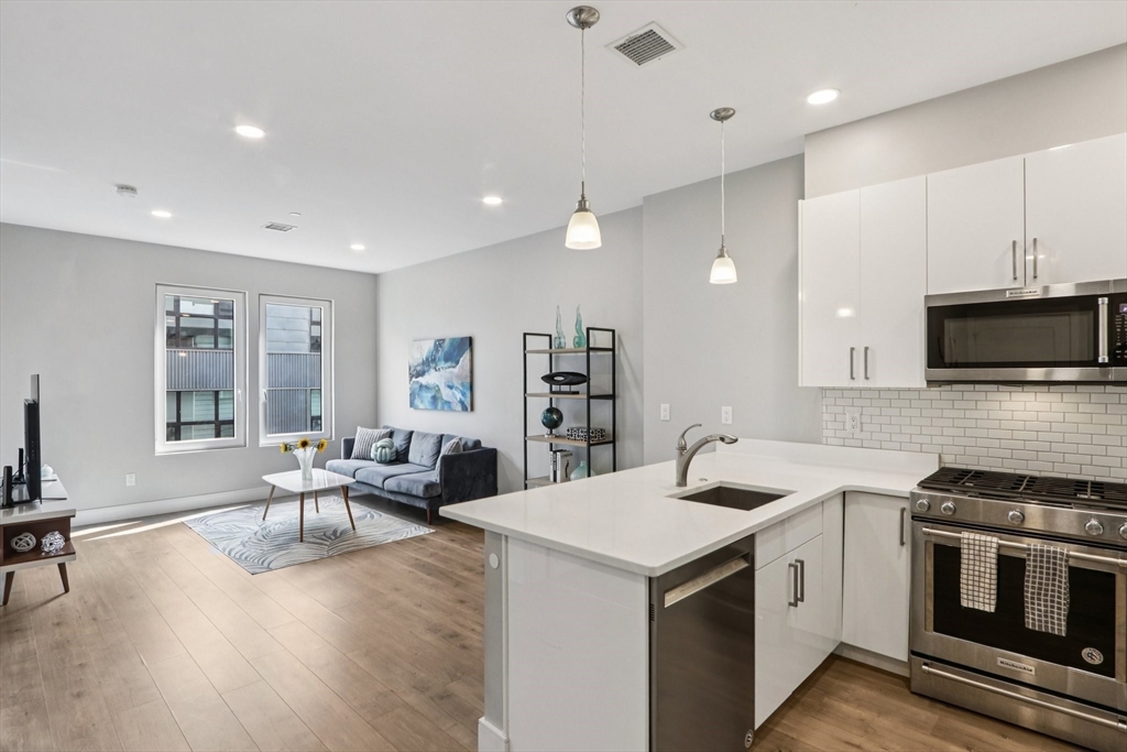 610 Rutherford Ave # 404