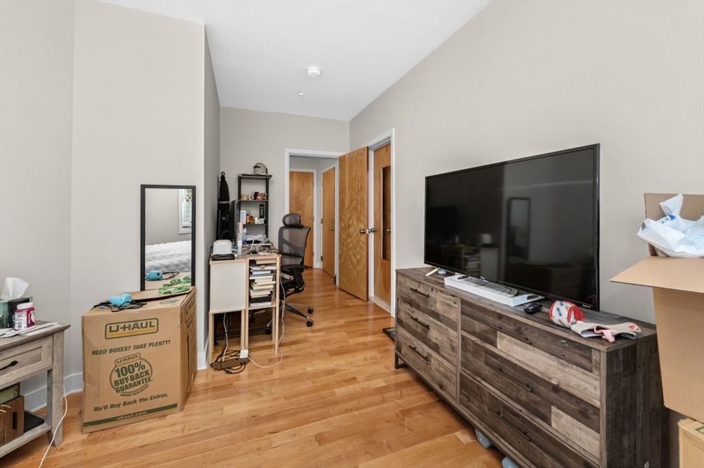 24 Bay State Rd # 5