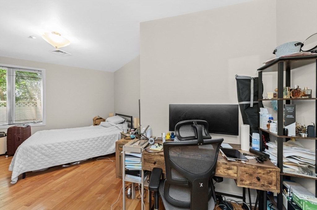 24 Bay State Rd # 5