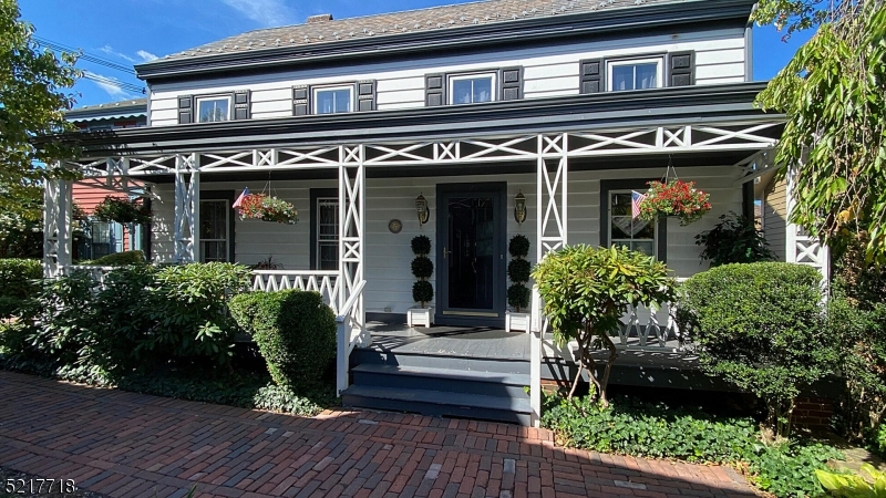 17 Murray Hill Sq