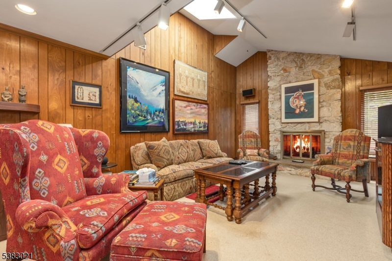 581 Phillip Ln