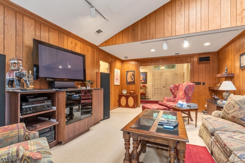 581 Phillip Ln
