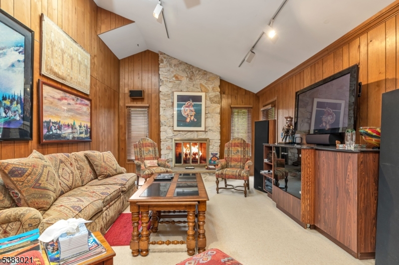 581 Phillip Ln