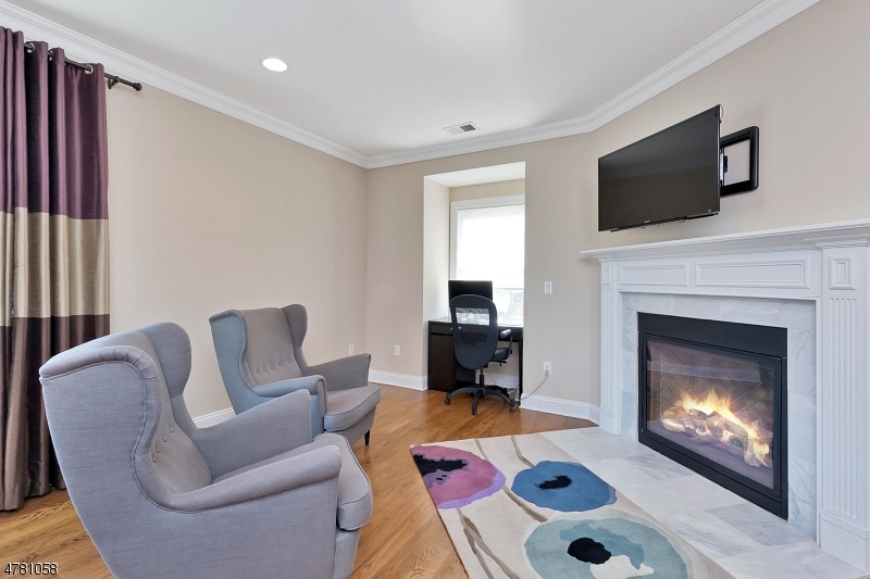 1B Foley Sq 1
