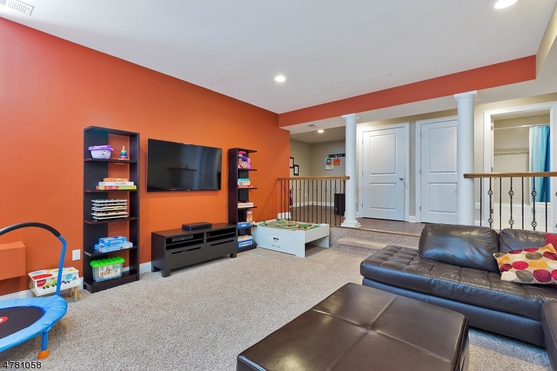 1B Foley Sq 1