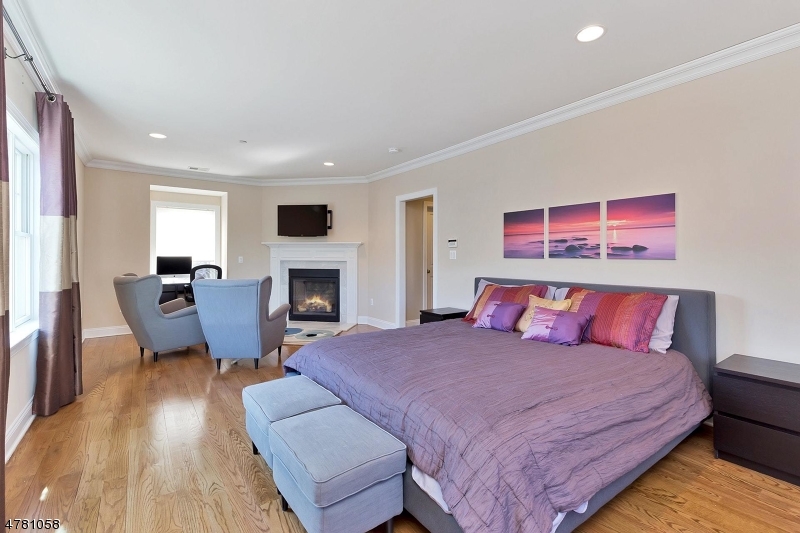 1B Foley Sq 1