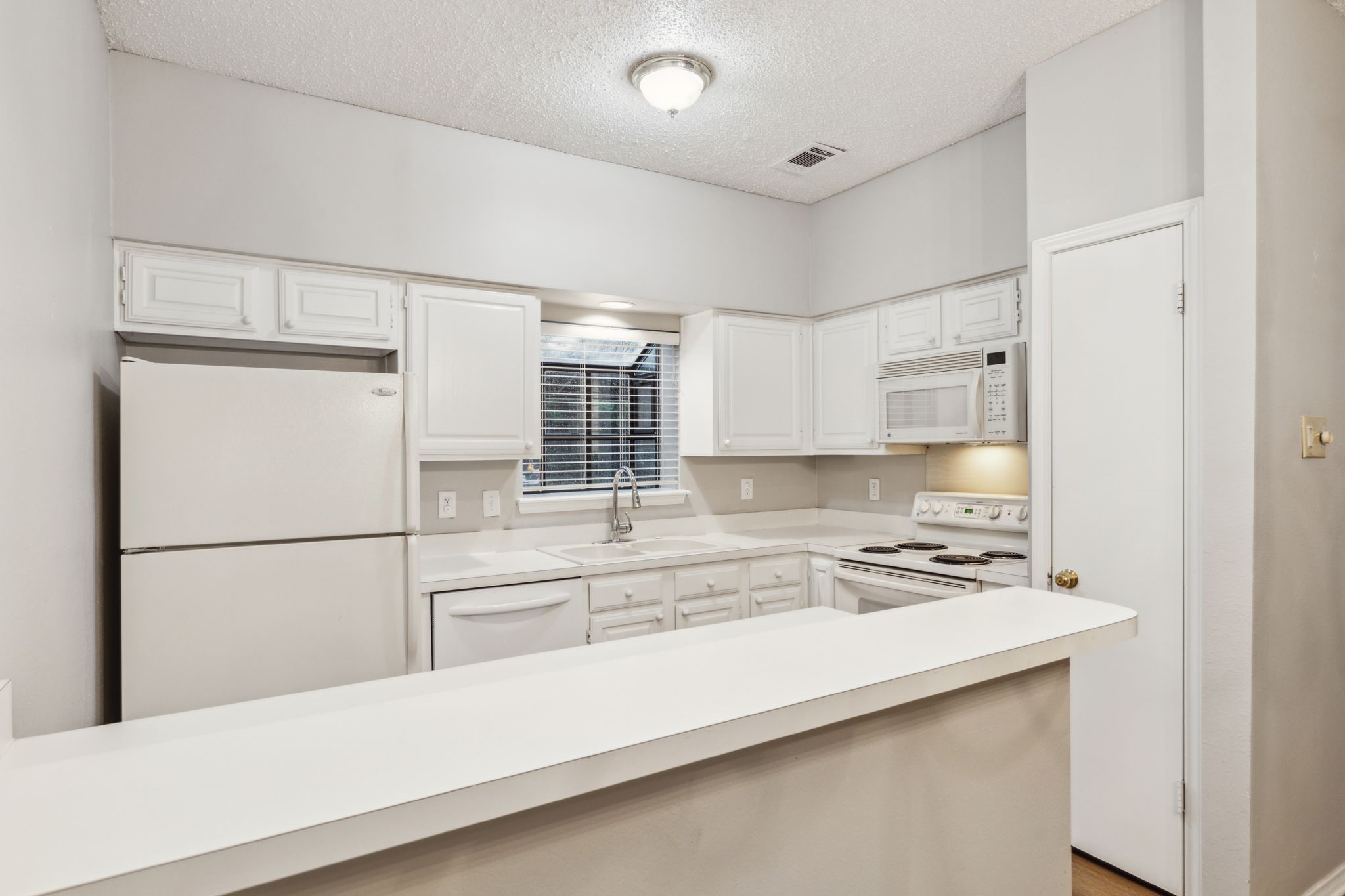 5859 Frankford Road 601