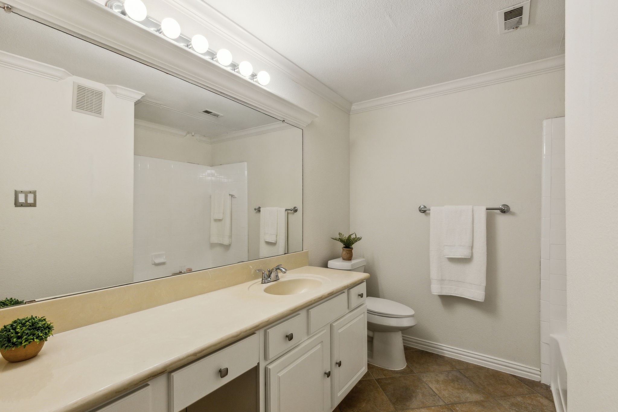 2524 Preston Road 806