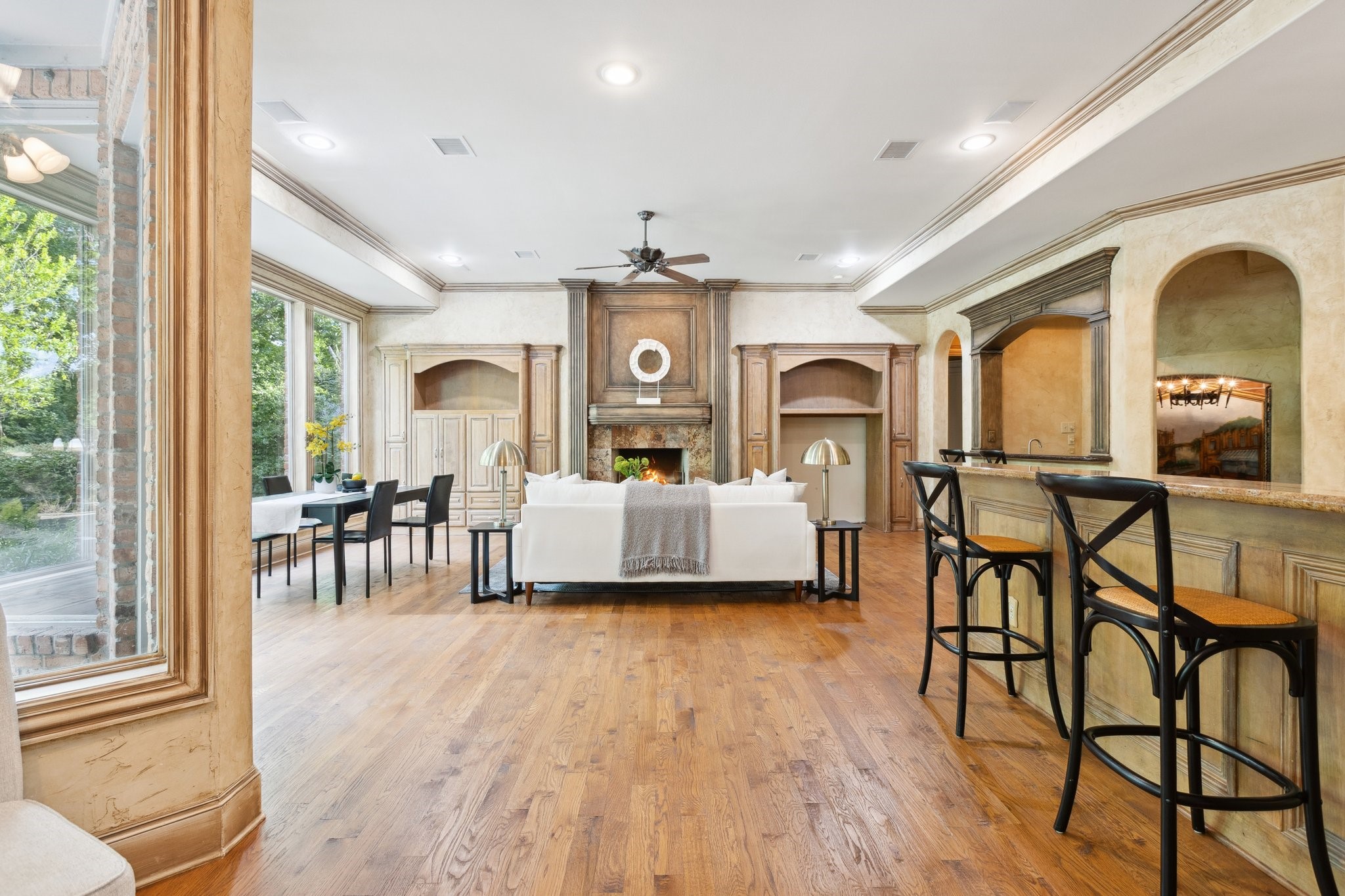 9922 Lakeway Court