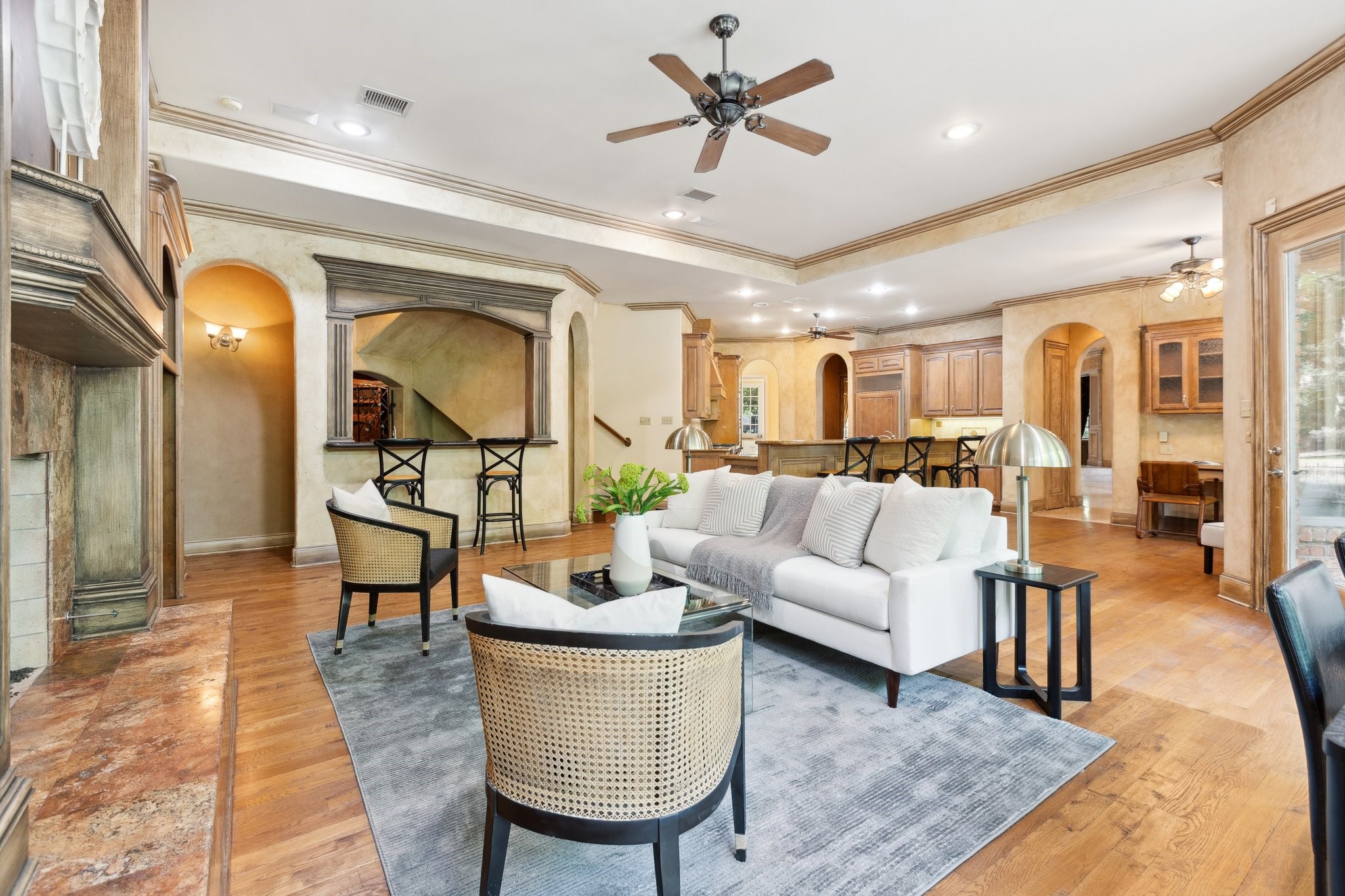 9922 Lakeway Court
