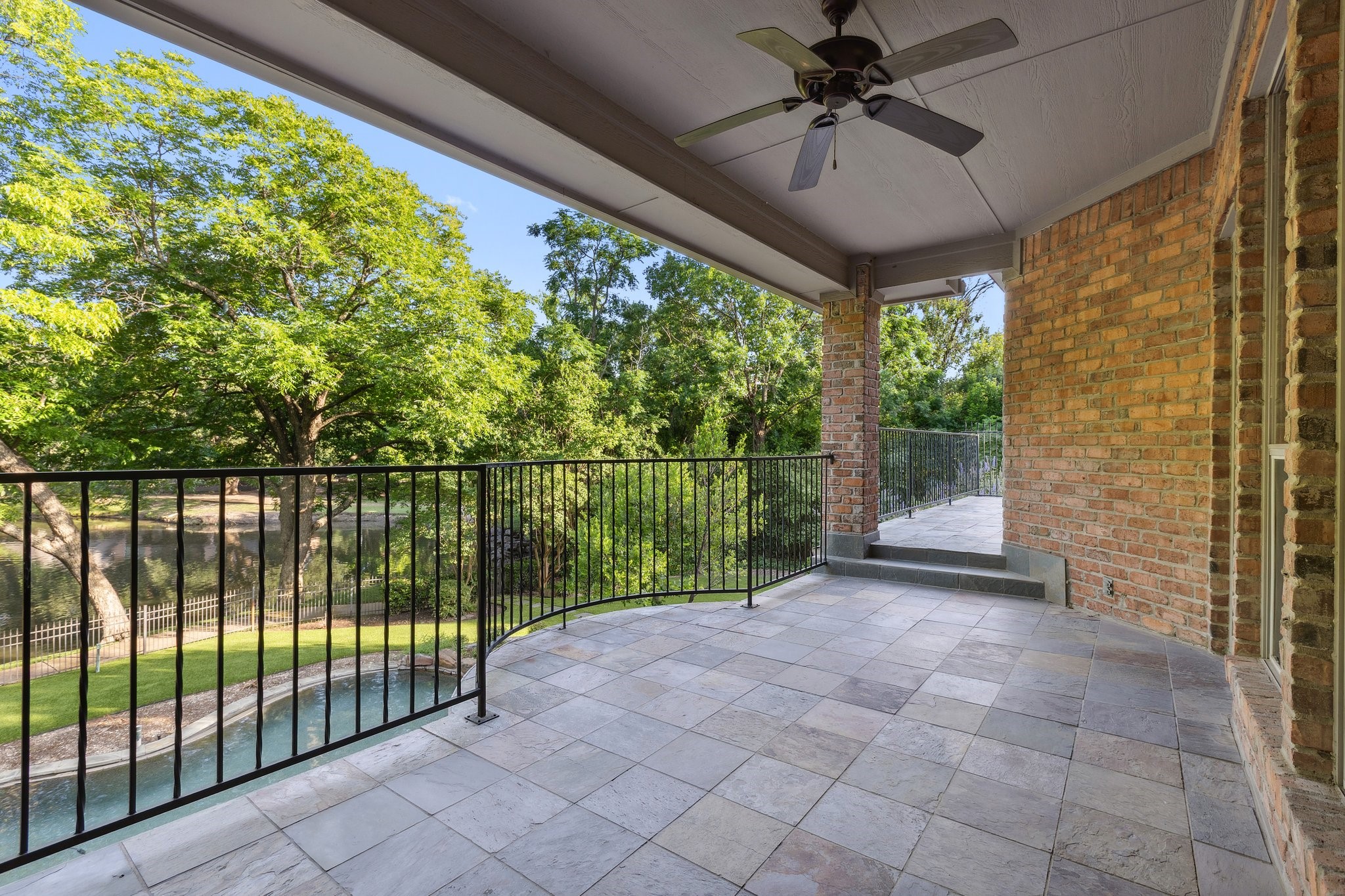 9922 Lakeway Court