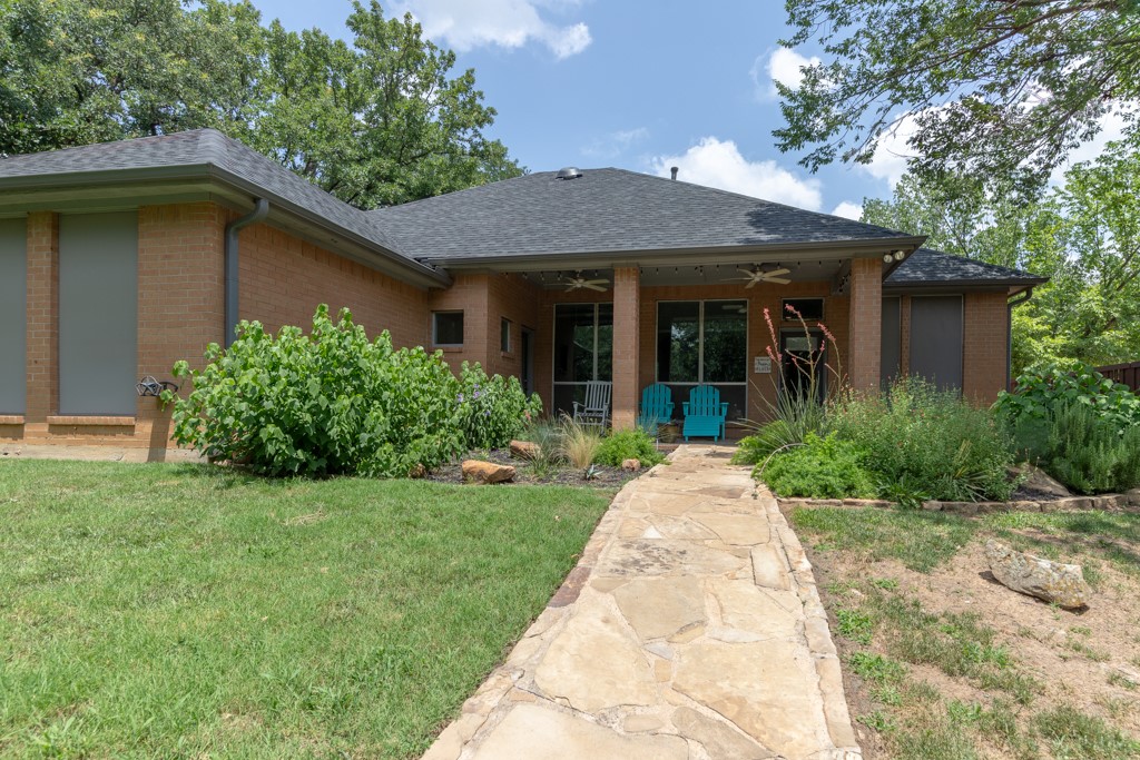 1211 Circle Lane