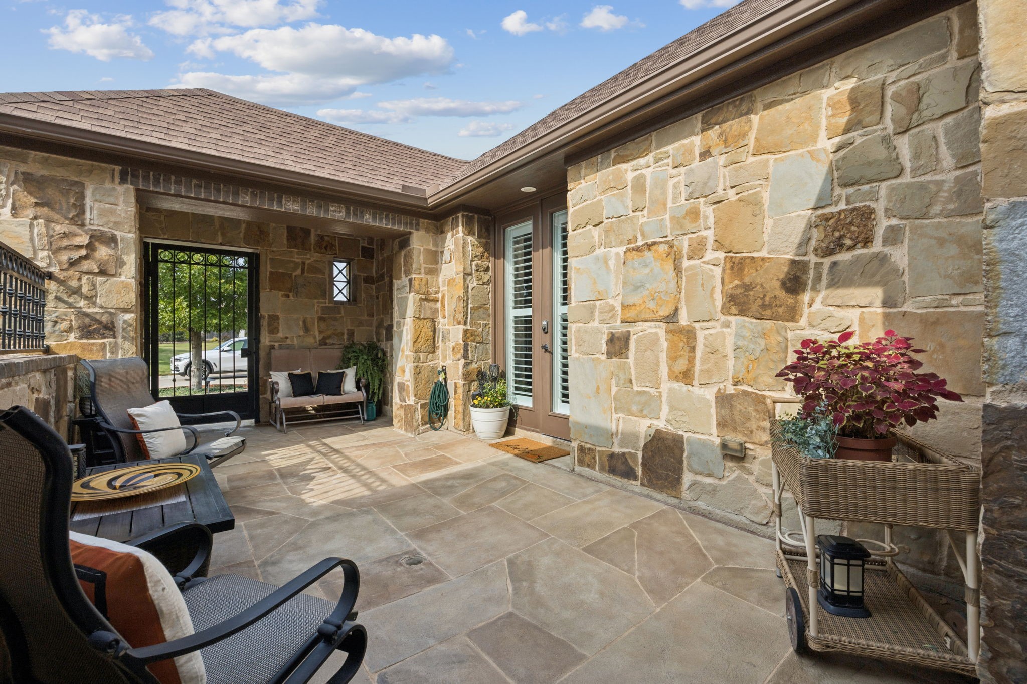 12225 Grosbeak Drive