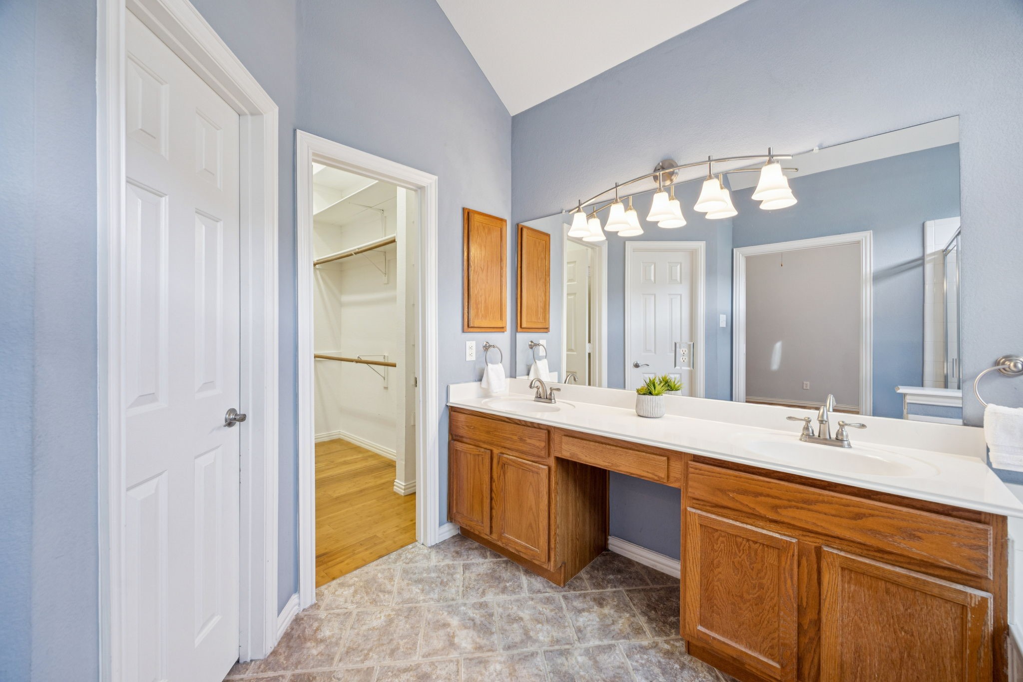 17707 Knollmeadow Lane