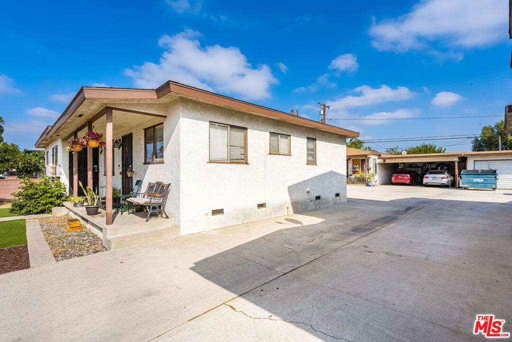 9533 Somerset Boulevard