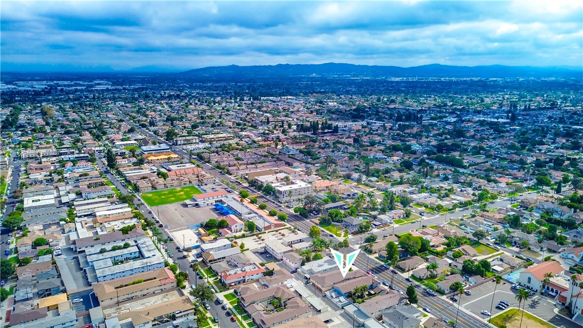 10515 Downey Ave