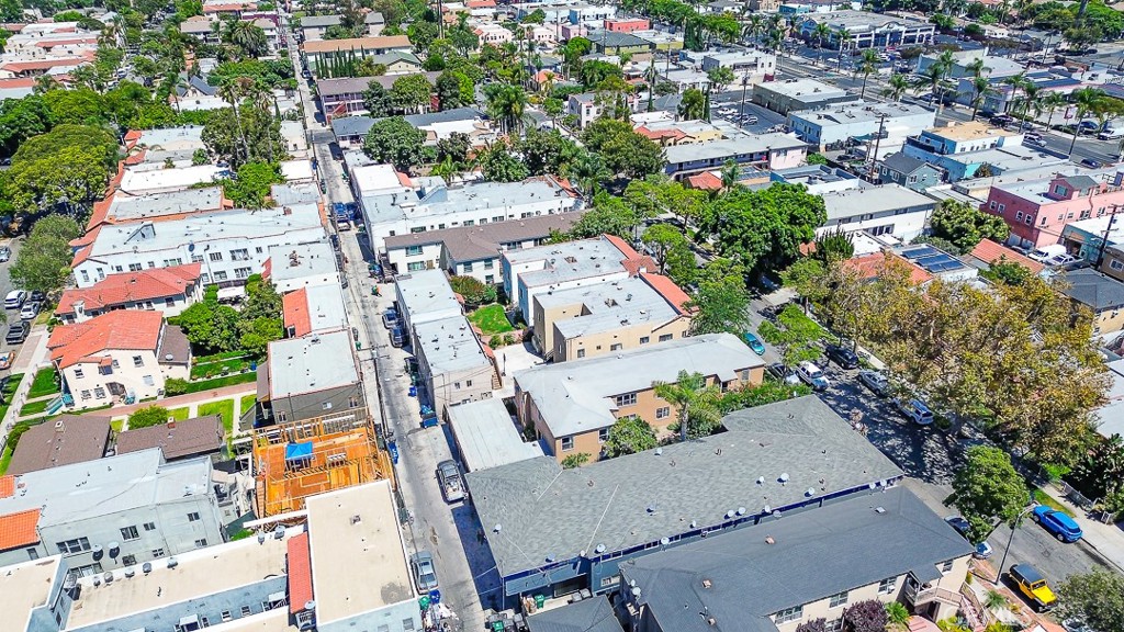 2015 Cedar Ave