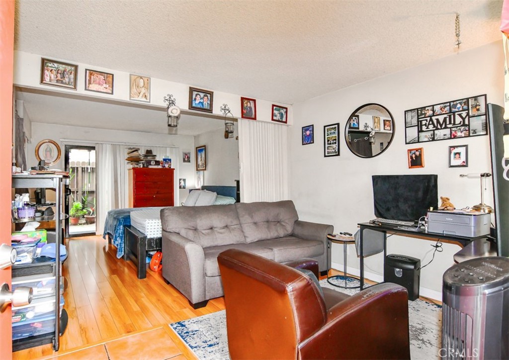 1636 E 6th Street