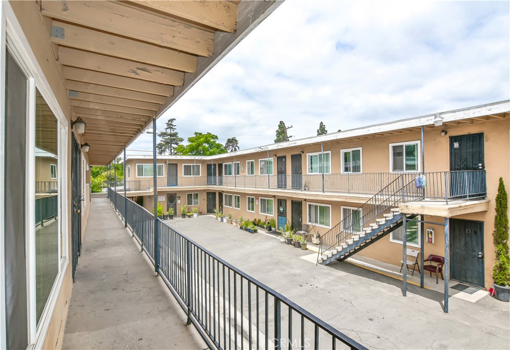 1003 W Bishop