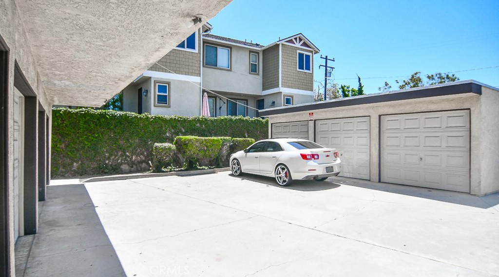 3712 Howard