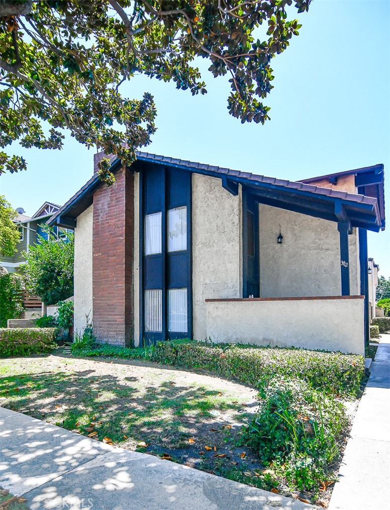 3712 Howard