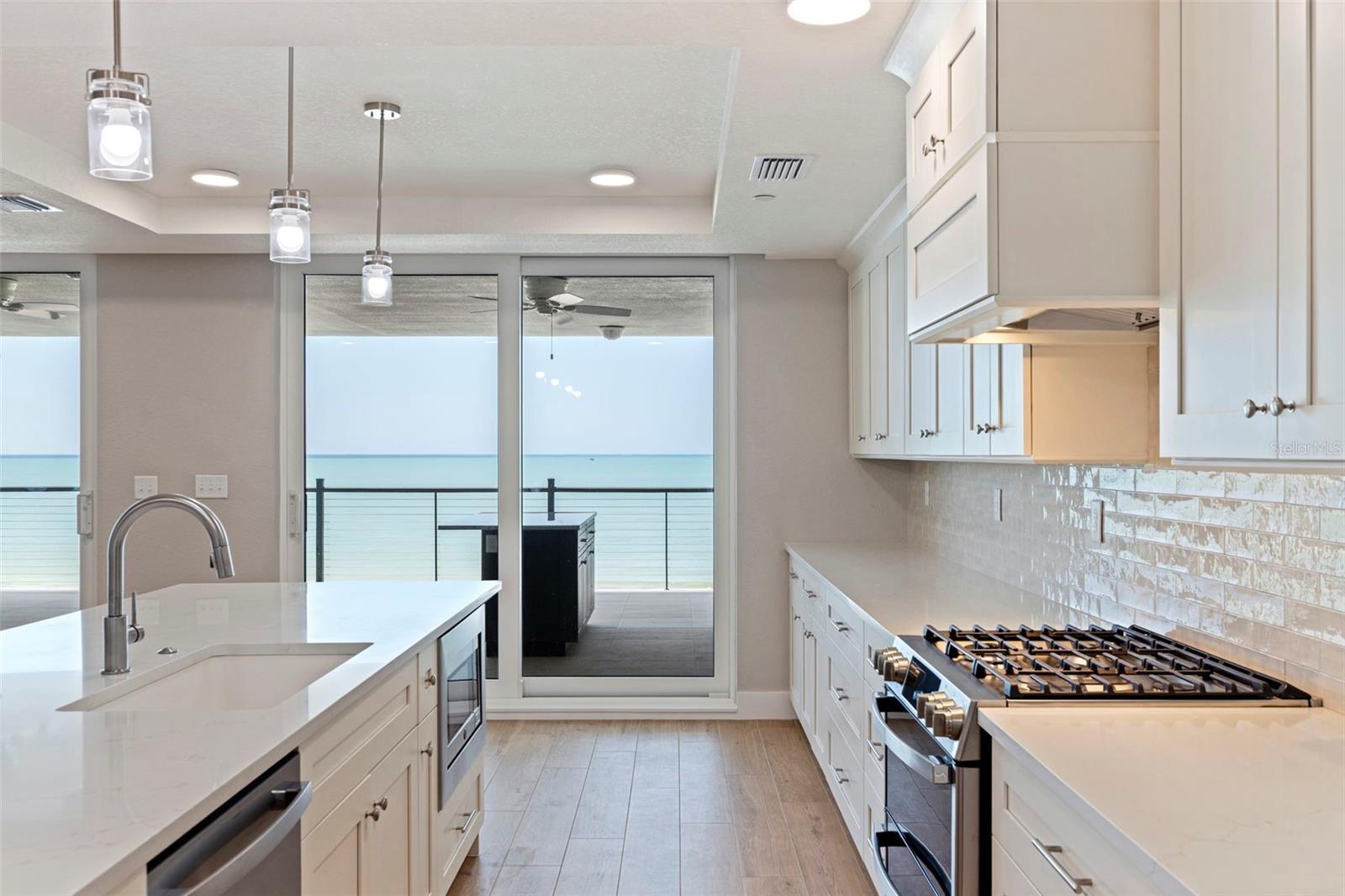 14046 GULF BLVD #302
