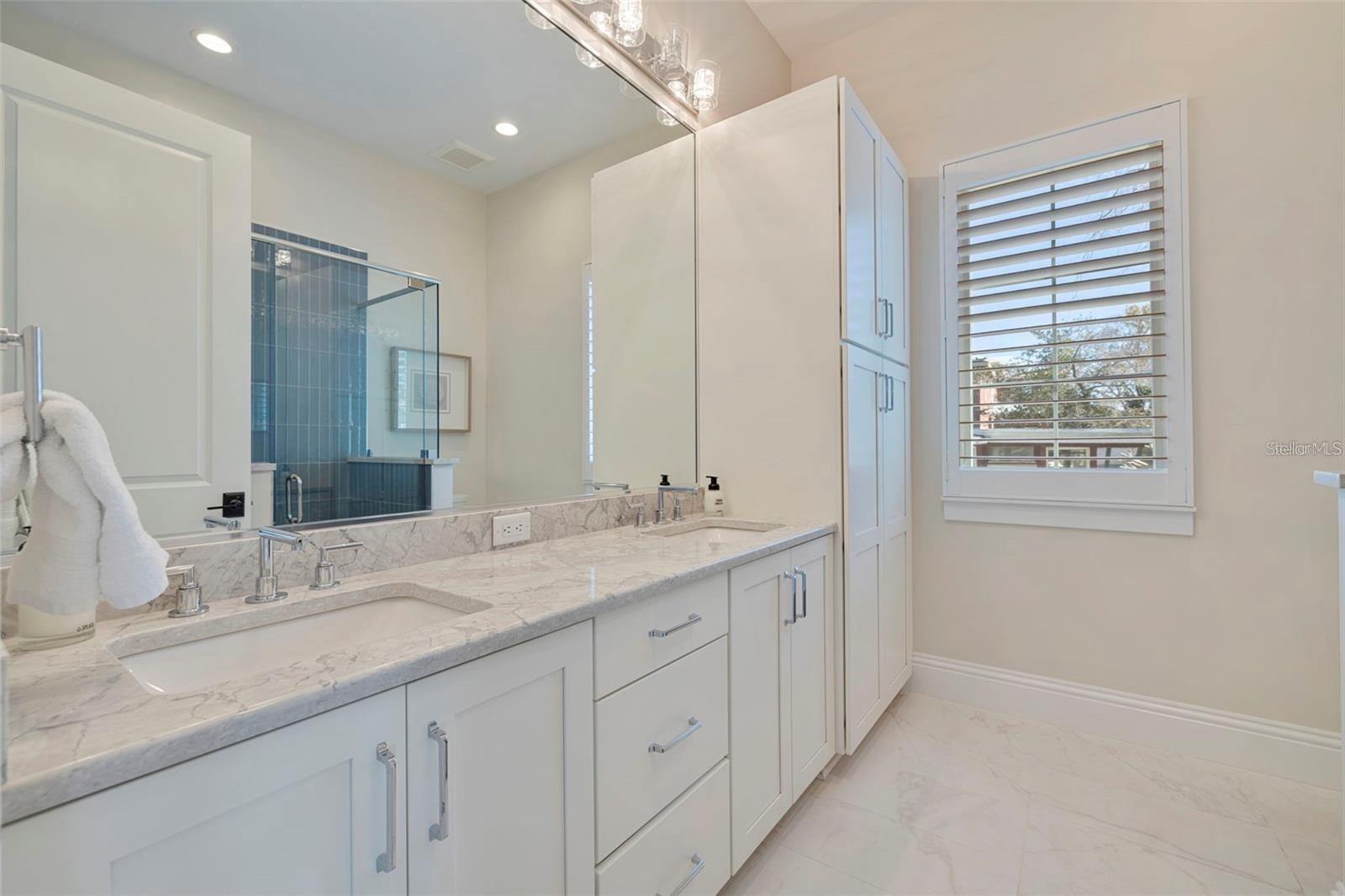 294 BAYVIEW DR NE