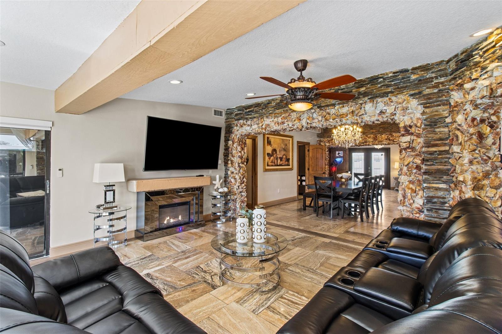 357 LA HACIENDA DR