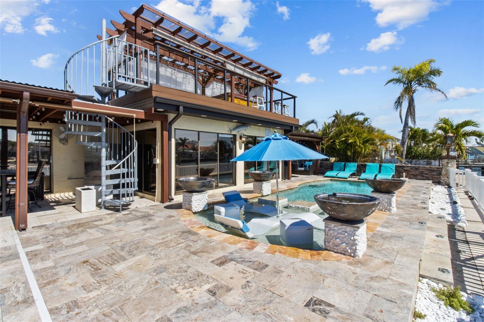 357 LA HACIENDA DR