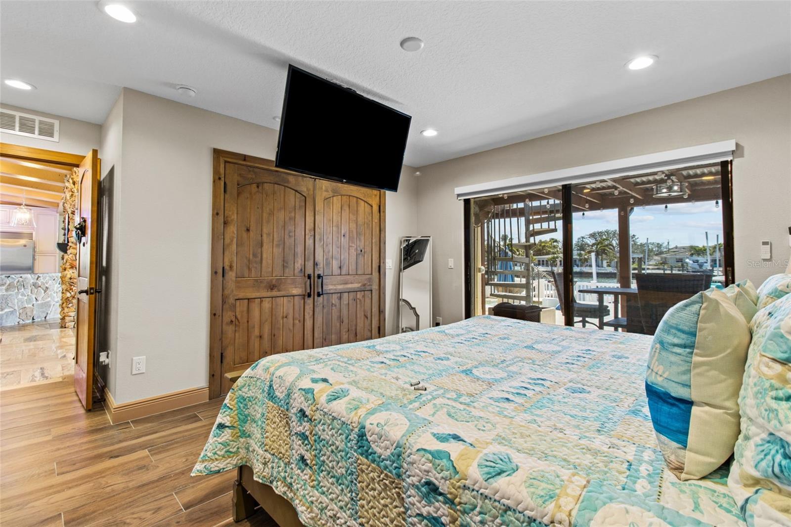 357 LA HACIENDA DR