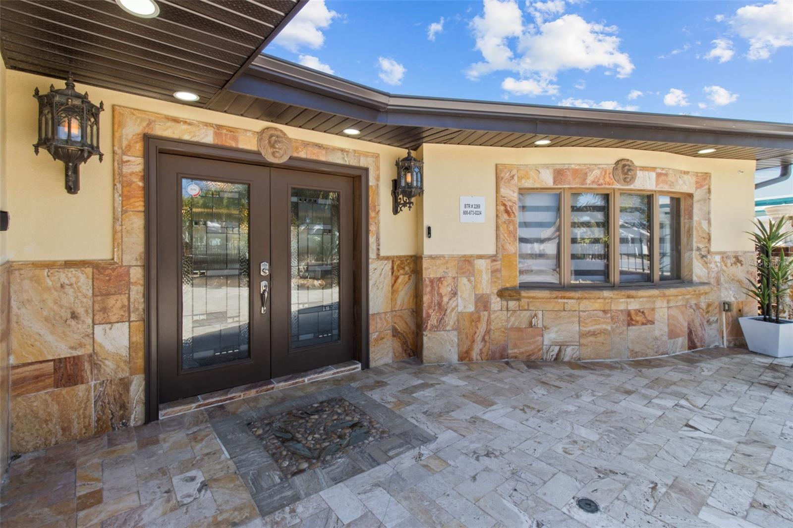357 LA HACIENDA DR