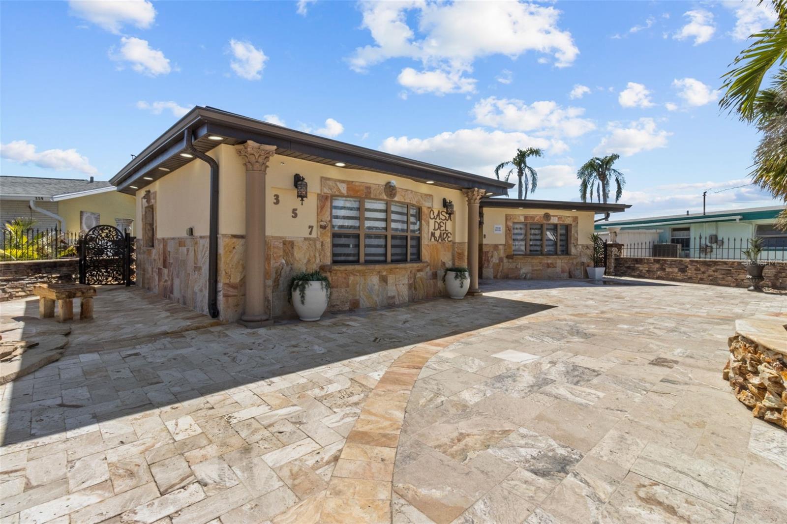357 LA HACIENDA DR