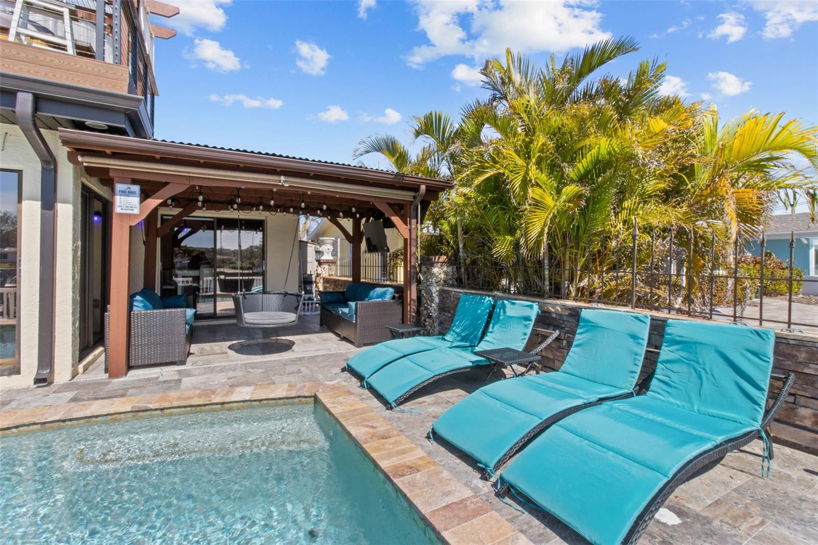 357 LA HACIENDA DR