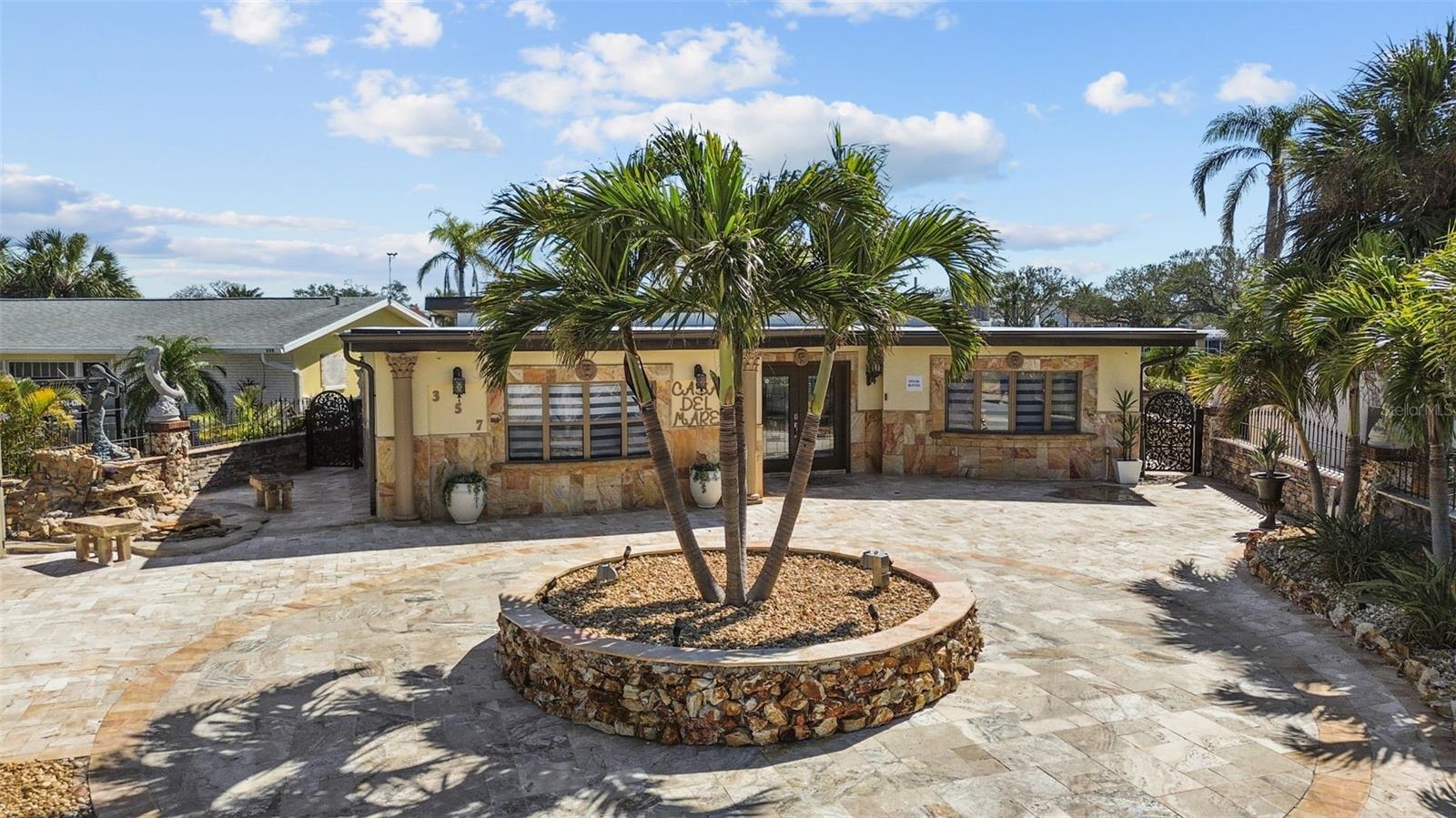 357 LA HACIENDA DR