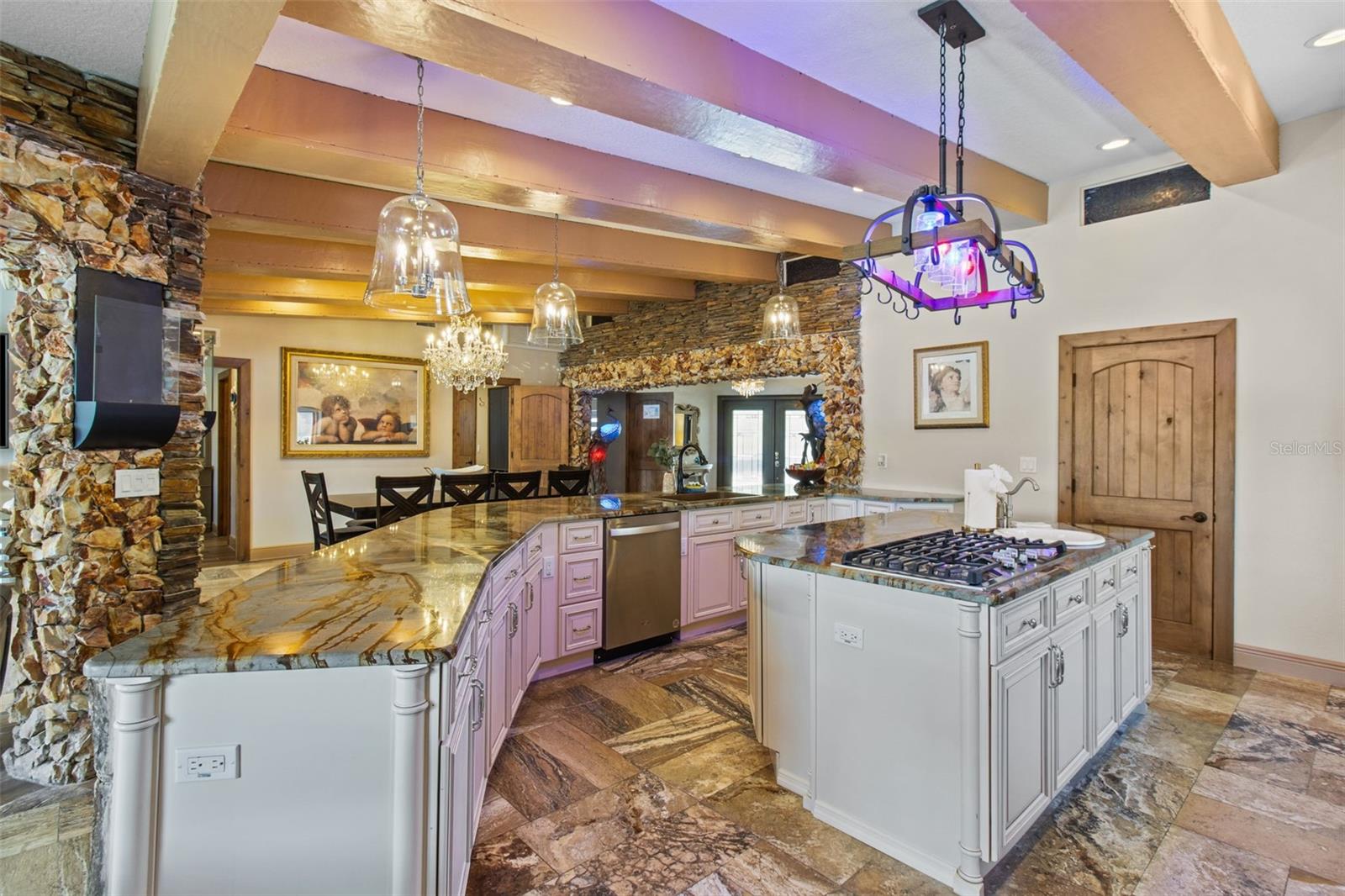 357 LA HACIENDA DR