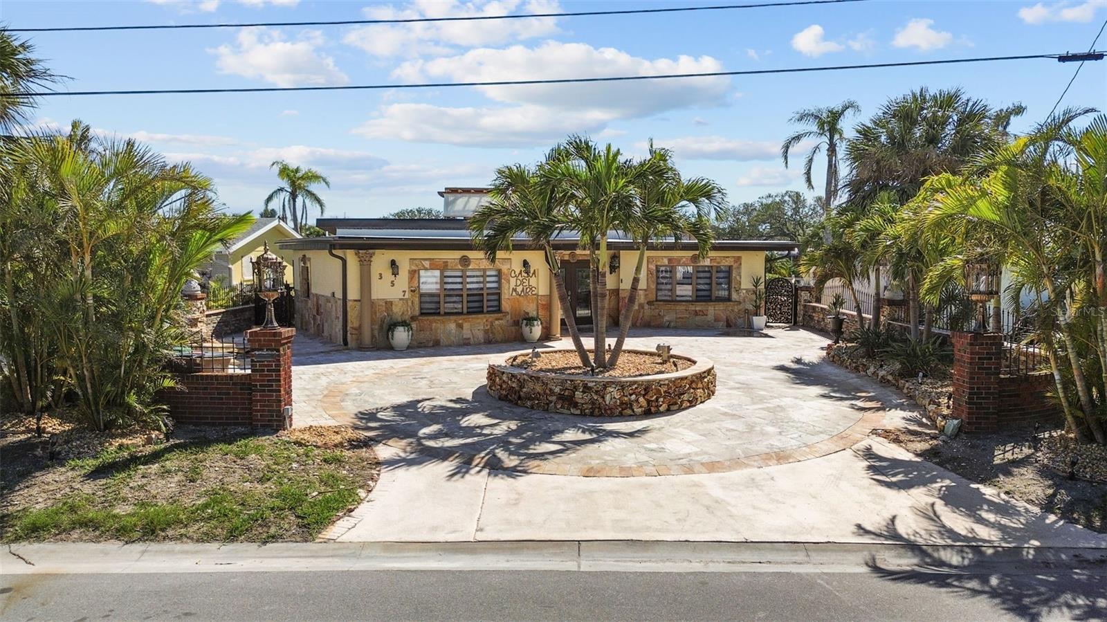 357 LA HACIENDA DR