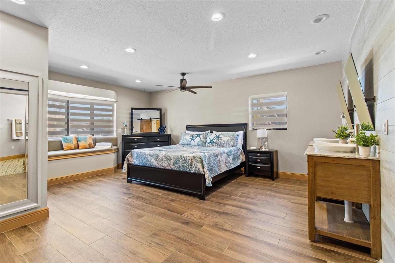 357 LA HACIENDA DR